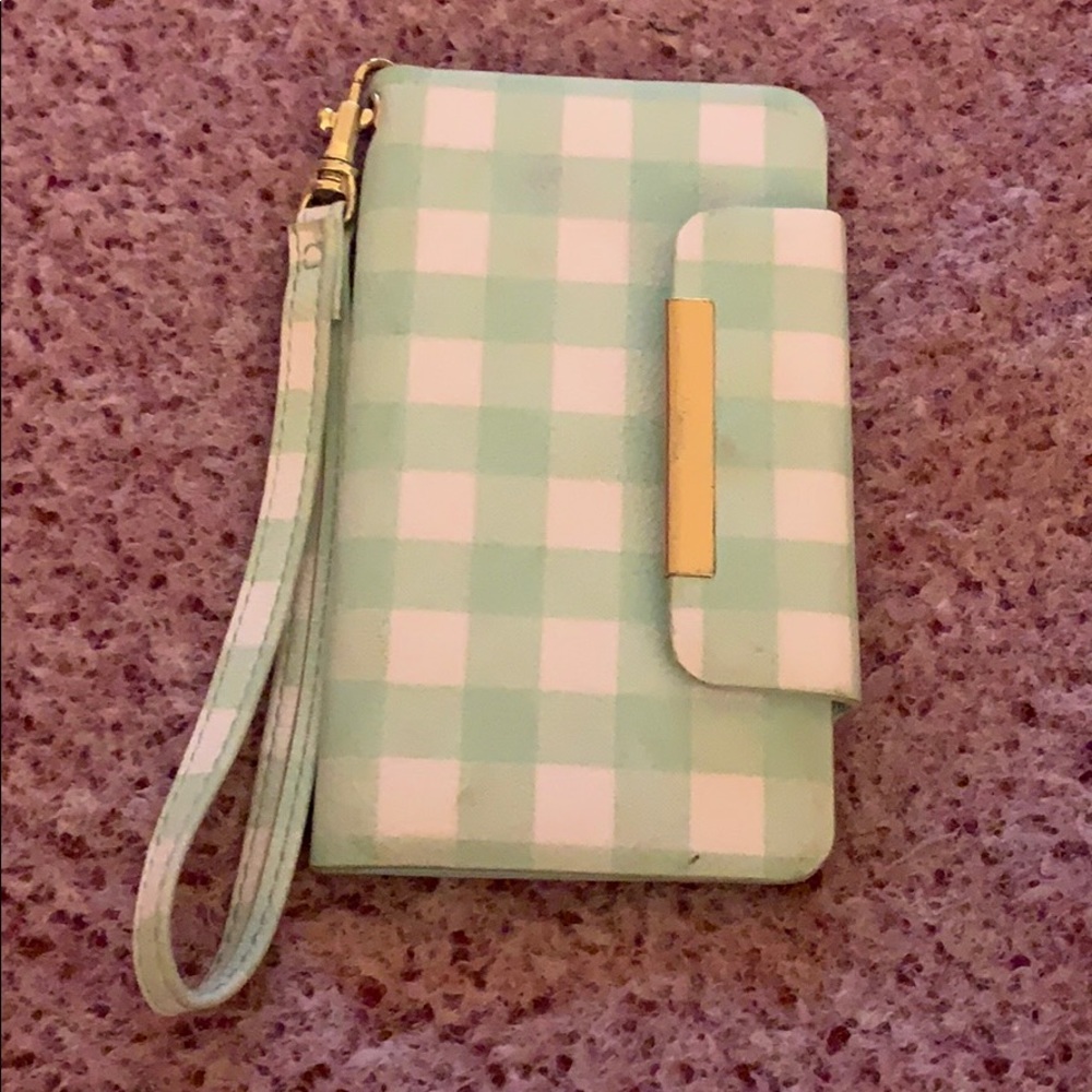 Wristlet with phone suction